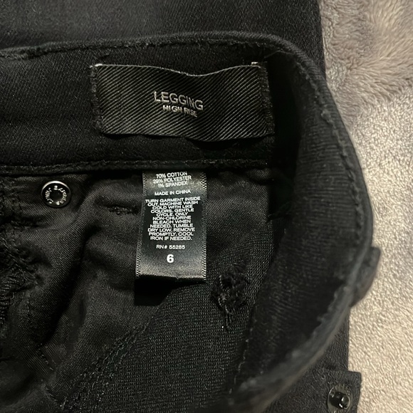 Women’s distressed jeans - Picture 10 of 10